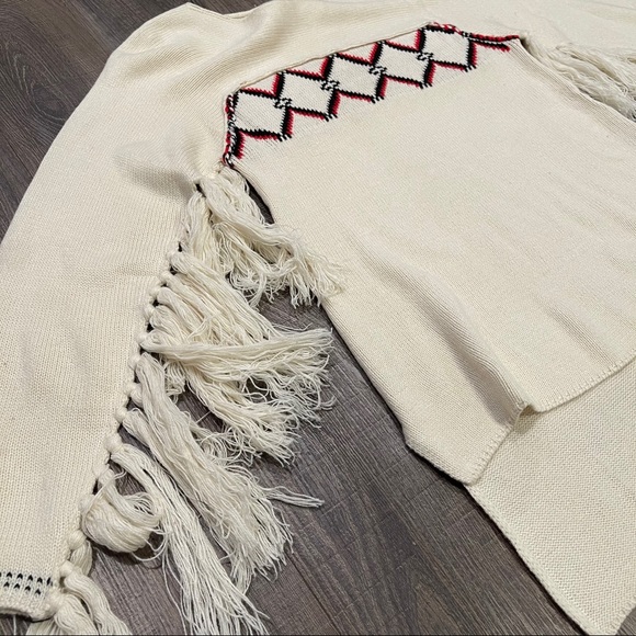 Boutique Knitted Tassel’d sweater - Picture 2 of 4